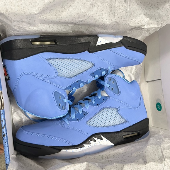 NIB Air Jordan Retro 5 University Blue - Picture 1 of 2